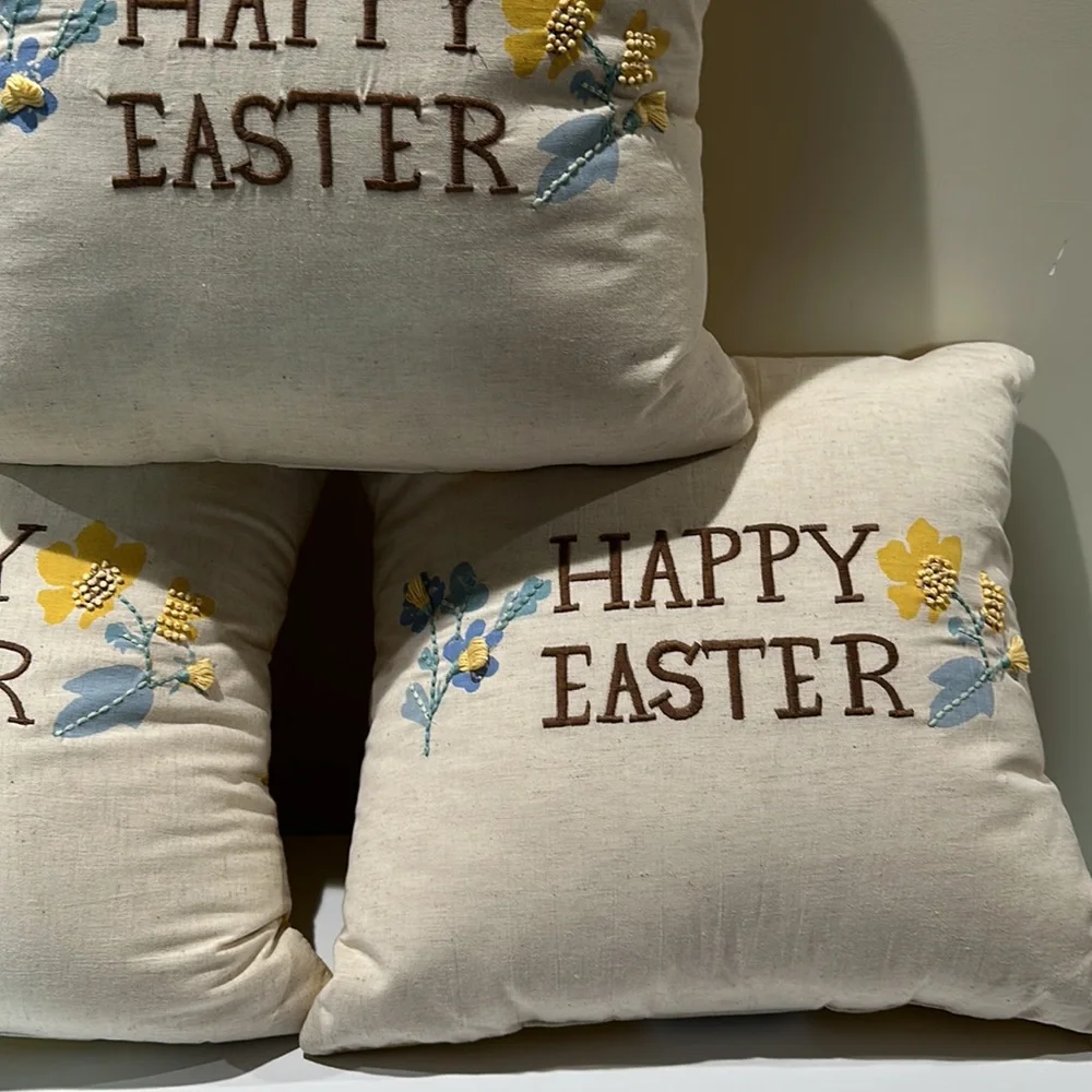 🌸NEW BUNDLE Of 3 THRESHOLD DECORATIVE PILLOW 18in x 18 in NEW WITH TAGS.